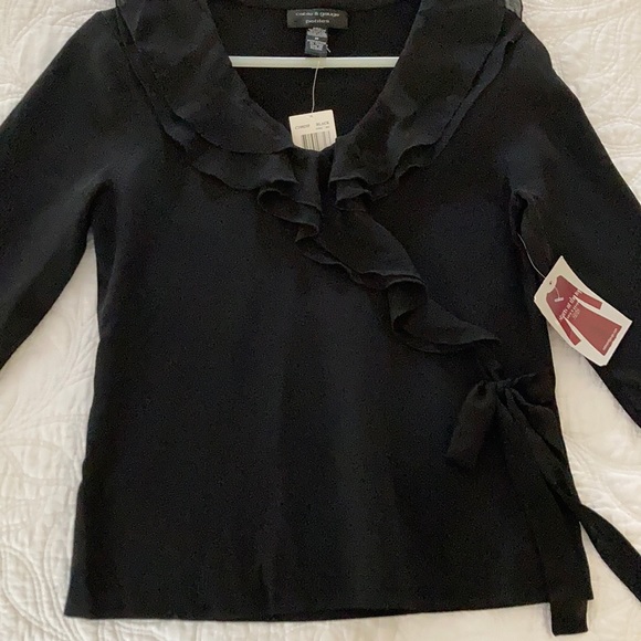 Cable & Gauge Petite M Black ruffled blouse. NWT - Picture 2 of 4
